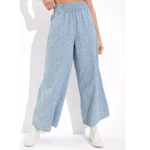 American Eagle Blue Floral Smocked Waist Pants Cotton Size M Boho Wide Leg - Picture 1 of 9